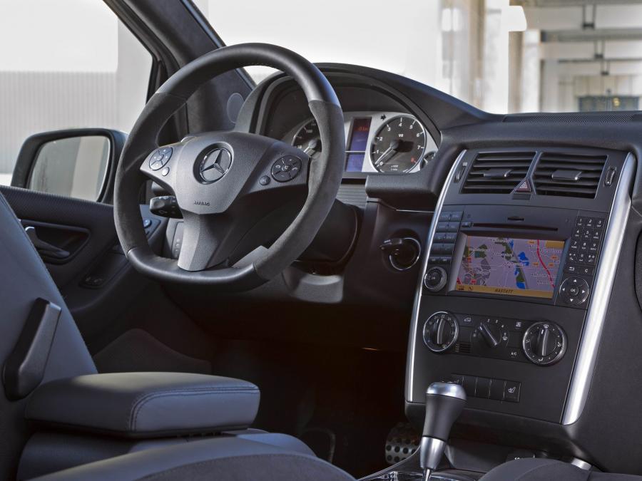  Mercedes-Benz B55 AMG Concept 2010 года  (фото 43 из 46)
